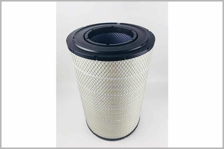 在安装新的汽油发动机U8网电脑版_U8(中国)的时候，我们需要注意U8网电脑版_U8(中国)下方靠右的一个突出的塑料片