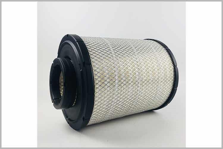 在轿车U8网电脑版_U8(中国)使用中，当滤芯上附着的尘逐渐增多时，发动机的进气阻力也随之增大