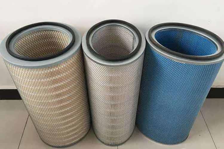 过滤室及U8网电脑版_U8(中国)检查在滤筒除尘器运行过程中，在线清灰系统的持续运作会及时清理掉滤筒表面附着的灰尘以保障除尘器的过滤效果